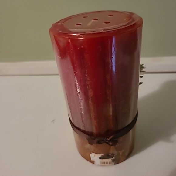 Holiday Candle  - Picture 3 of 5